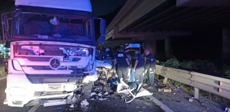 Adana'da Tırla Çarpışan Otomobilde 1 Kişi Hayatını Kaybetti