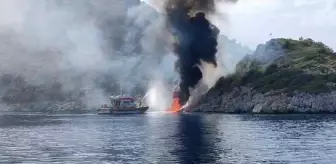 Muğla'nın Datça ilçesinde bir tekne yandı