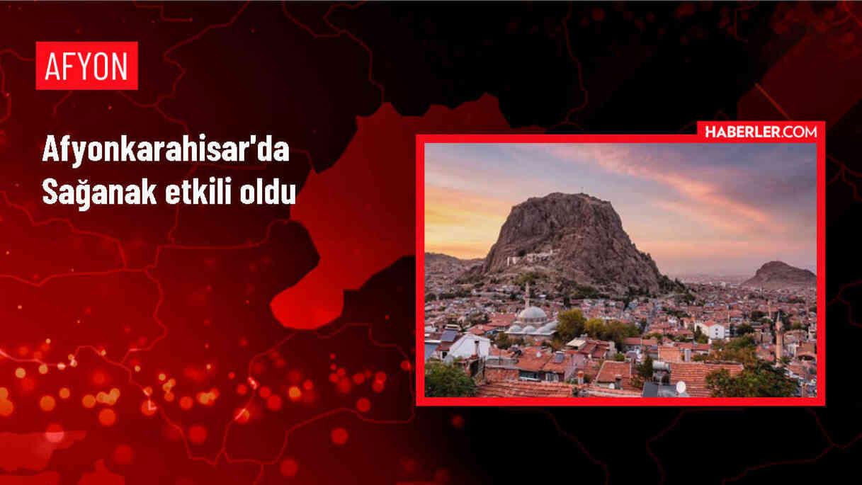 Afyonkarahisar ve bazı ilçelerinde sağanak hayatı olumsuz etkiledi