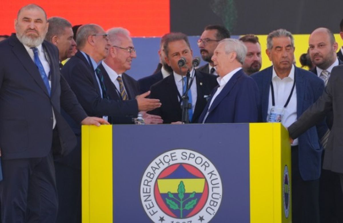 Aziz Yıldırım çekildi mi? Aziz Yıldırım Fenerbahçe Başkan adaylığından çekilecek mi?