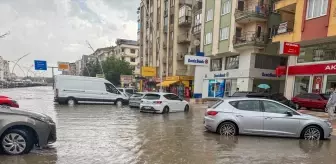 Uşak'ta Sağanak ve Dolu Hayatı Olumsuz Etkiledi