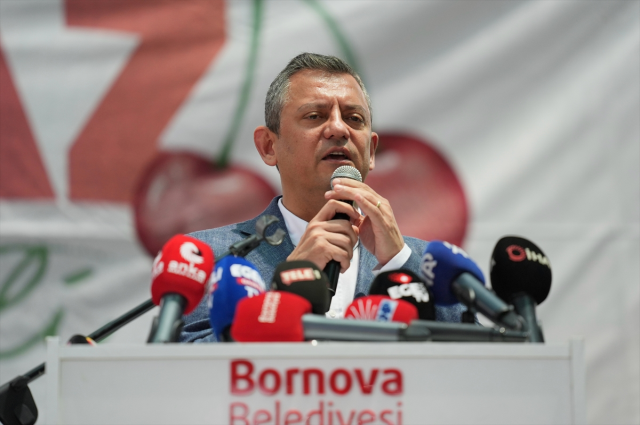 CHP Genel Başkanı Özgür Özel, Bornova'da Kiraz Festivaline Katıldı