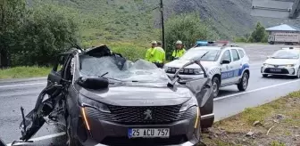 Erzincan'da Otomobil Kazası: 1 Ölü, 2 Yaralı