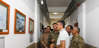 Hakkari Valisi Ali Çelik, Şemdinli ve Derecik ilçelerinde güvenlik güçlerini ziyaret etti