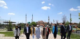 AK Parti Kadın Kolları Ankara İl Başkanı Hatice Çakmak, partili kadın milletvekilleri ve AK Parti Kadın Kolları yönetimiyle istişare ve değerlendirme toplantısında Çubuk'ta bir araya geldi