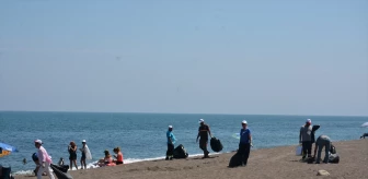 Akçakoca'da Sahil Temizliği İçin Vatandaşlar Seferber Oldu