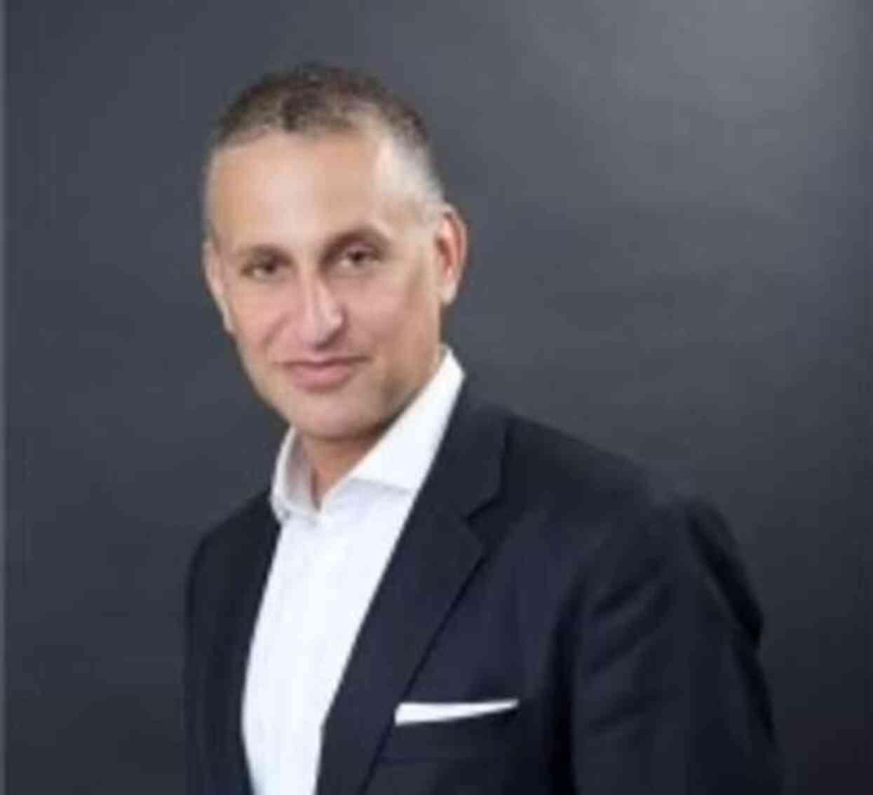 Daha önce empati ve anlayışın önemine vurgu yapan milyoner Bankacı Jonathan Kaye, bir kadına yumruk atarken görüntülendi Daha önce empati ve anlayışın önemine vurgu yapan milyoner Bankacı Jonathan Kaye, bir kadına yumruk atarken görüntülendi