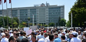 İETT'ye bağlı özel halk otobüsü sahipleri İBB binası önünde protesto düzenledi