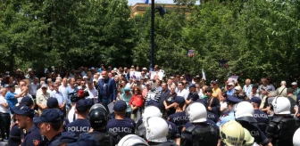 Tiran Belediye Başkanı İstifa Etmesiyle Protestolar Sürüyor