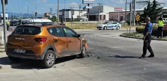 Amasya'da İki Araç Çarpıştı: 2 Kişi Yaralandı