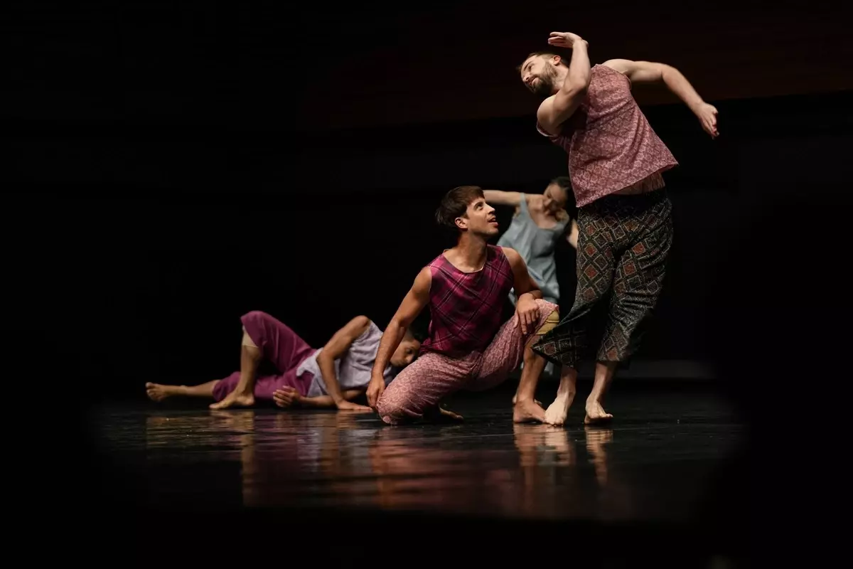 Folkwang Tanzstudio'nun 'Harika Hayat' Gösterisi İzmir Festivali'nde Sahnelendi