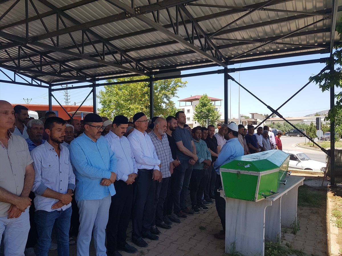 Gaziantep'te trafik kazasında hayatını kaybeden kadın toprağa verildi