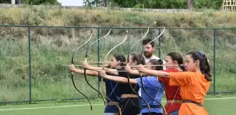 Geleneksel Türk Okçuluğu Türkiye Şampiyonası'nda Üçüncü Olan Öykü Kutlar Milli Takıma Katılmak İstiyor