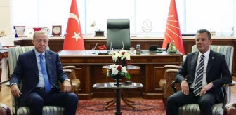 Oturma düzeninin nasıl olacağı merak konusuydu! Erdoğan ve Özel'in 12. kattaki görüşmesinden görüntüler geldi