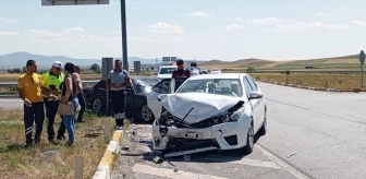 Sivas'ta Otomobil Çarpışması: 4 Yaralı