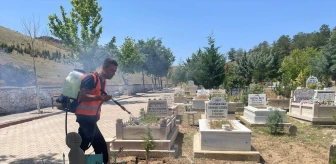 Kırıkkale Yahşihan'da Mezarlıklarda Bayram Temizliği Yapıldı