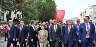 CHP Genel Başkanı Özgür Özel, Amasya'da Atatürk ve Saygı Yürüyüşüne Katıldı