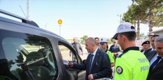 Tokat Valisi Turhal'da trafik uygulamasına katıldı