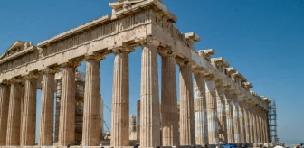 Yunanistan'da sıcaklardan dolayı Antik Akropolis alanı ziyaretçilere kapatıldı ve okullar tatil edildi