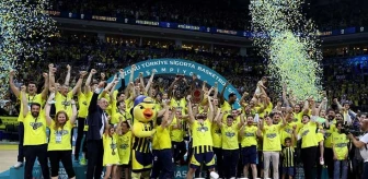 Anadolu Efes'i 3-1 yenen Fenerbahçe Beko, Basketbol Süper Ligi şampiyonu oldu