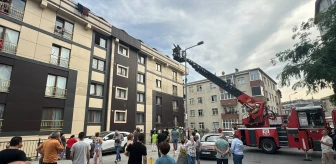 Eyüpsultan'da yangın çıkan binada mahsur kalan 20 kişi kurtarıldı