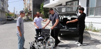 Havza Öğrencileri Engelliye Tekerlekli Sandalye Hediye Etti