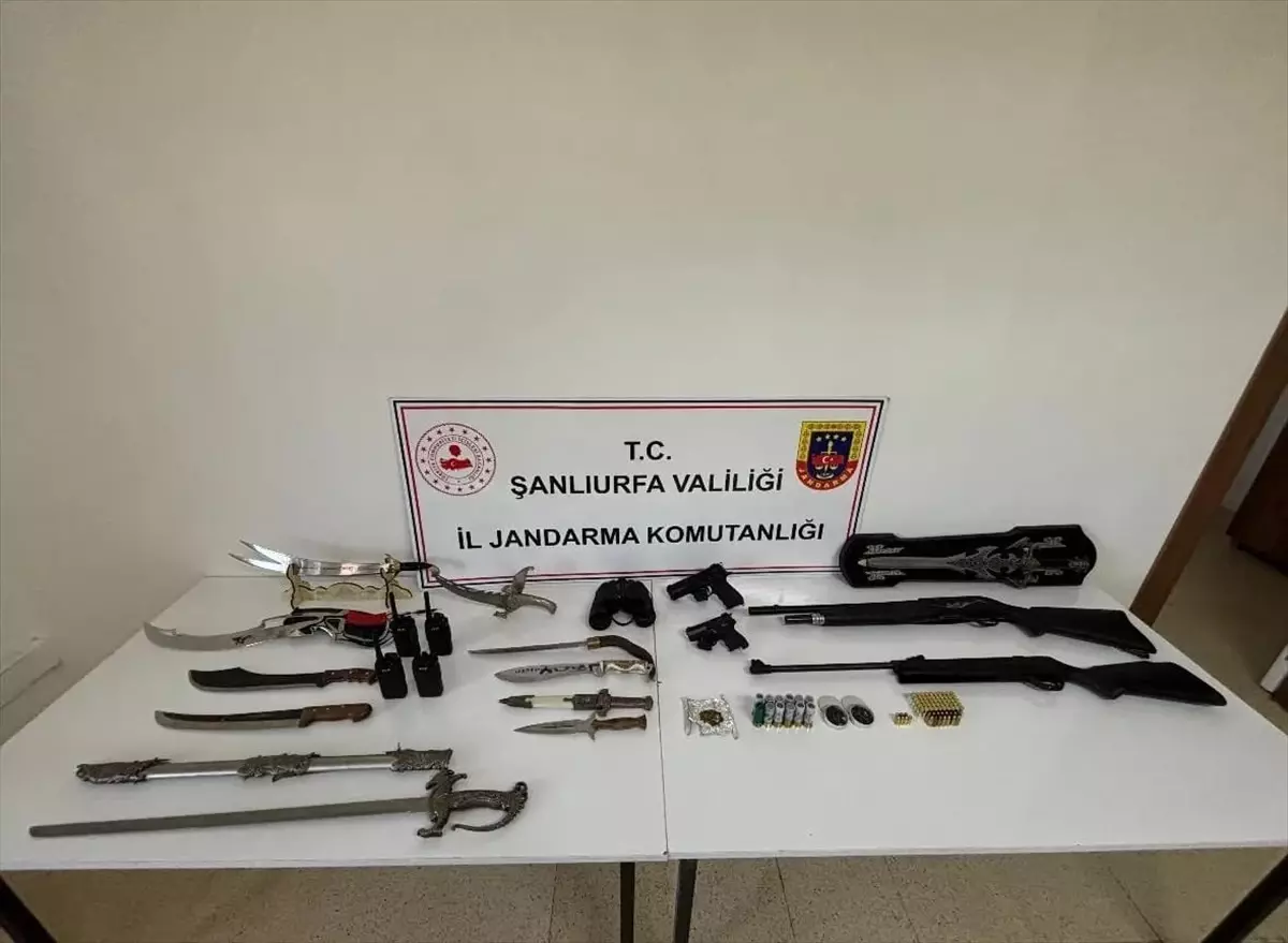 Şanlıurfa'da Huzurlu Sokaklar ve Narkotik Suçları Uygulaması Sonucunda Silah ve Uyuşturucu Ele Geçirildi