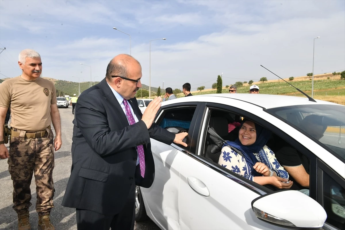 Balıkesir Valisi İsmail Ustaoğlu, Kurban Bayramı öncesi trafik denetimlerine katıldı