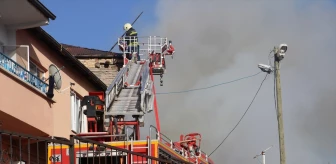 Bayburt'ta çıkan yangında 3 ev zarar gördü