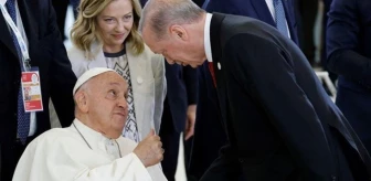Cumhurbaşkanı Erdoğan, G7 Zirvesi'nde Papa Franciscus sohbet etti