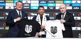 Giovanni van Bronckhorst Beşiktaş'a imzayı attı