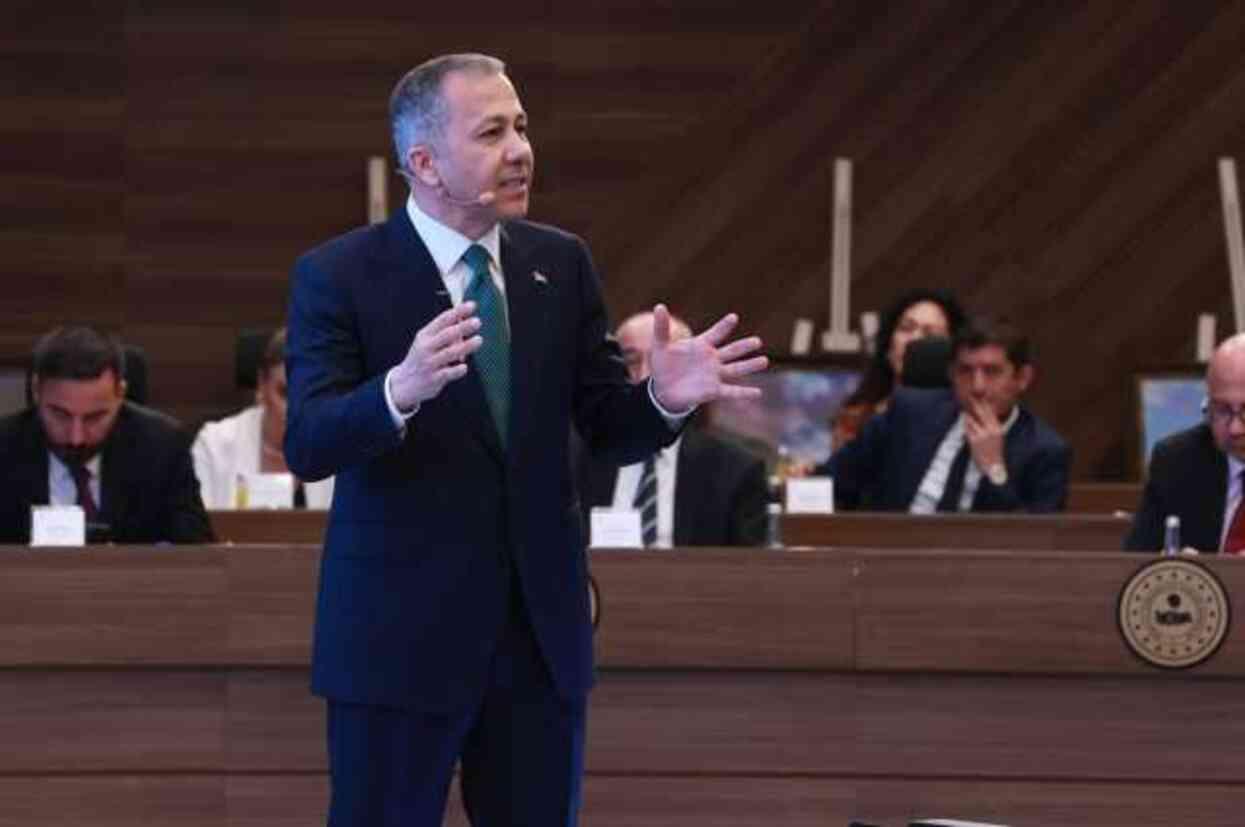 'Gündüz kuşağı' programları kaldırılacak mı? Bakan Yerlikaya gündüz kuşağı programlarıyla ilgili ne söyledi? 'Gündüz kuşağı' programları kaldırılacak mı? Bakan Yerlikaya gündüz kuşağı programlarıyla ilgili ne söyledi?