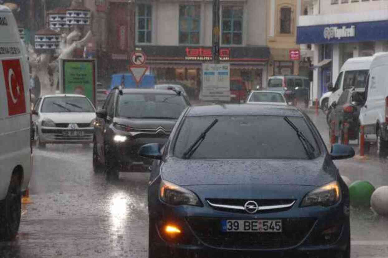 Kırklareli'ni dolu yağışı vurdu! Ortalık savaş alanına döndü