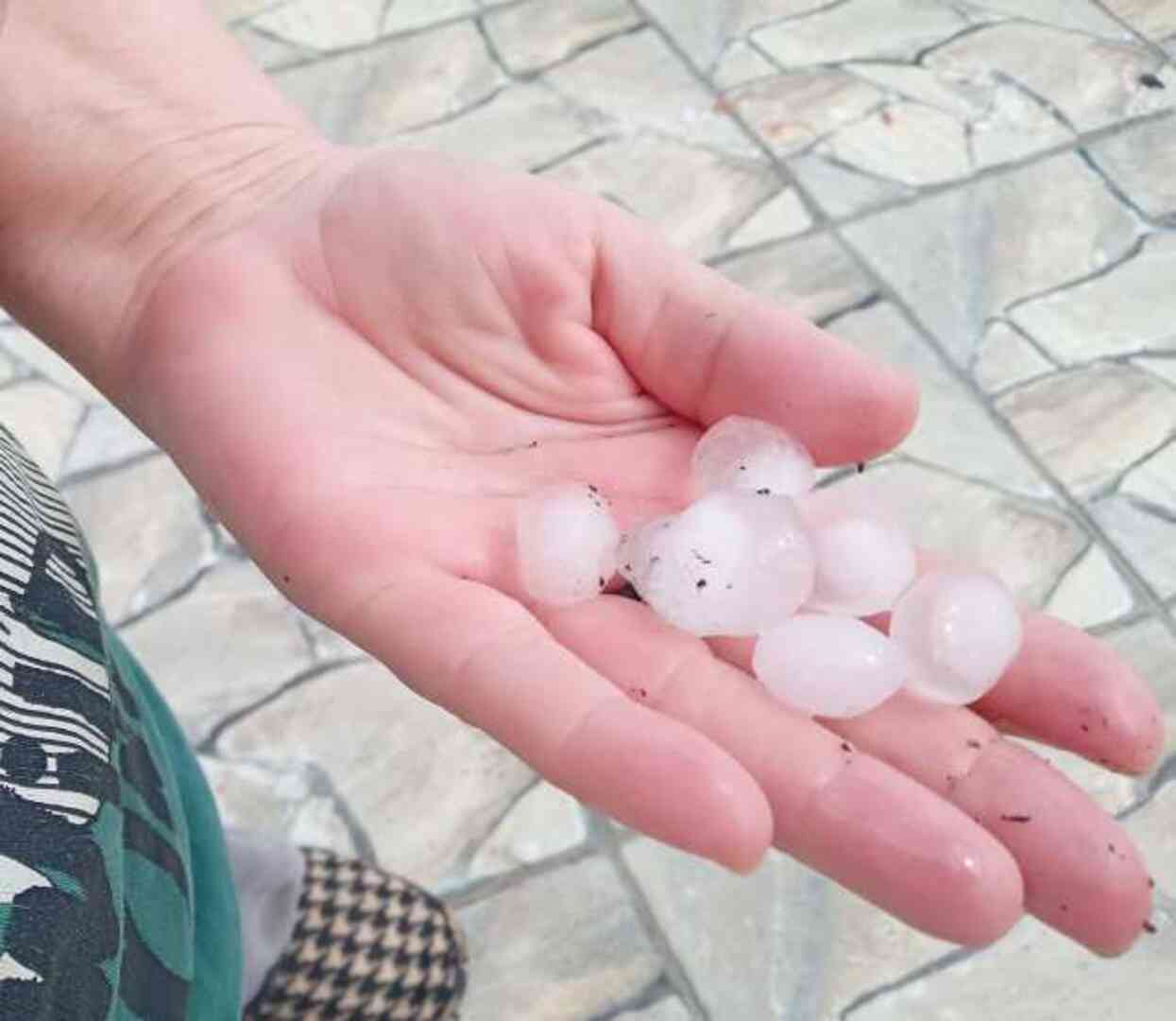 Kırklareli'ni dolu yağışı vurdu! Ortalık savaş alanına döndü