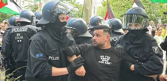 Göstericilerle polis çatıştı: Çok sayıda gözaltı var
