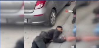 Ankara'da silahlı kavgada yaşamını yitiren kişinin abisi yaralılara müdahale eden vatandaşları uzaklaştırarak küfürler etti