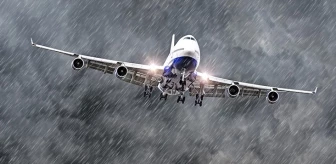 İstanbul'a yağmur ve fırtına nedeniyle inemeyen uçakta pilot ecel terleri döktü: Çok fena sallanıyoruz