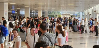 Antalya Havalimanı'nda 200 bin yolcuyla rekor kırıldı