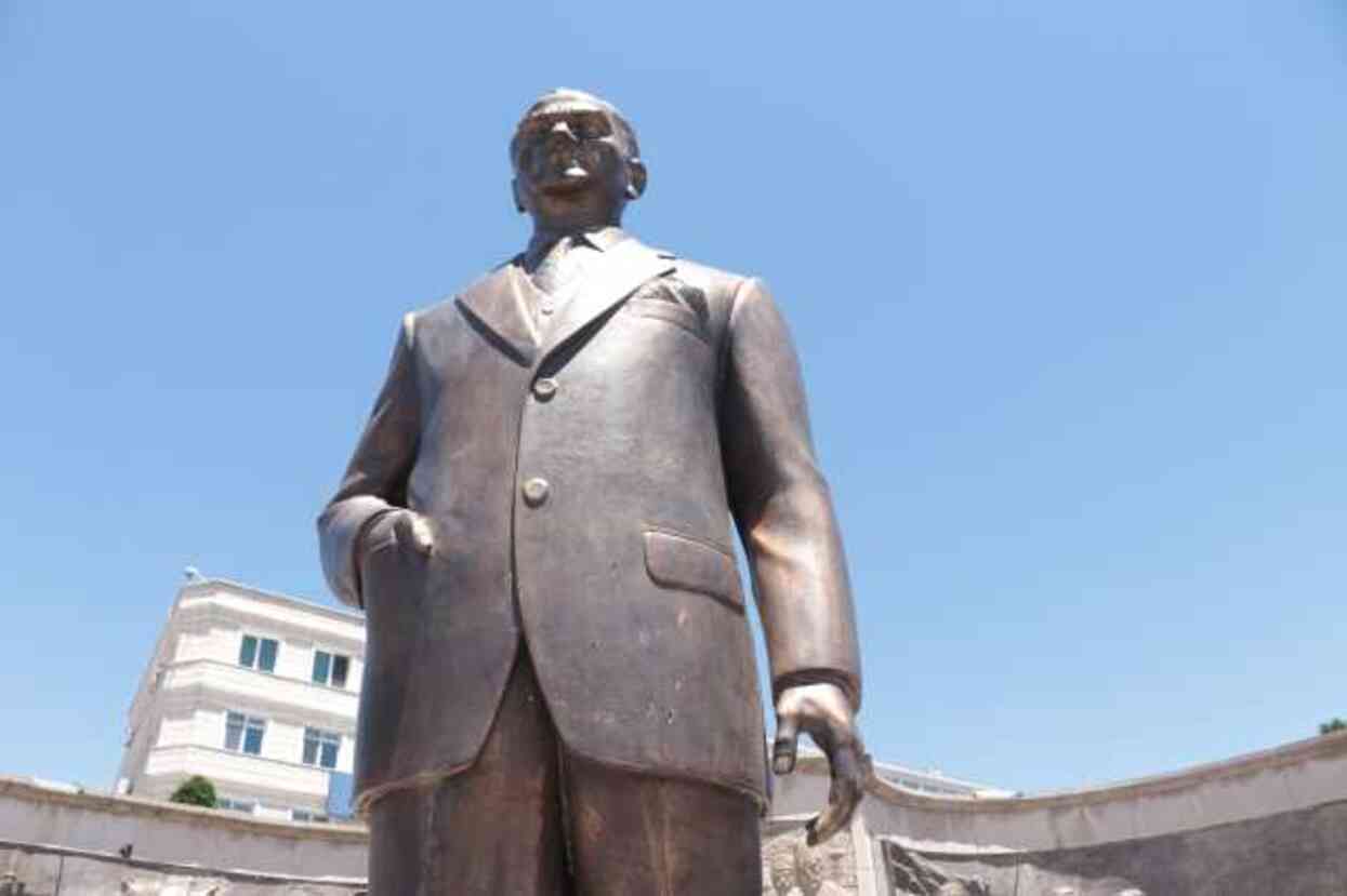 Atatürk Anıtı'na baltayla saldırı! Provokatörlerden 'Neden' sorusuna 'Sadece Allah rızası için' yanıtı
