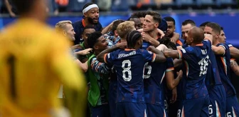 Hollanda, geriye düştüğü maçta Polonya'yı 2-1 yendi