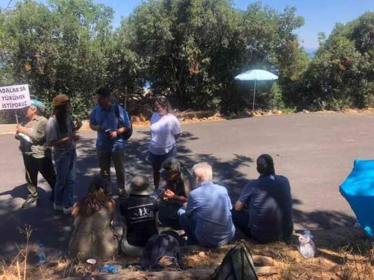 Adalıların 'Azmanbüs' tepkisi! İBB'ye yönelik eylemler hız kesmeden sürüyor