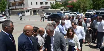 DEM Parti Eş Genel Başkanı Tuncer Bakırhan Muş Belediyesinde Bayramlaştı