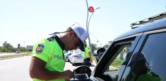 Edirne'de Polis Ekipleri Sürücüleri Uyardı