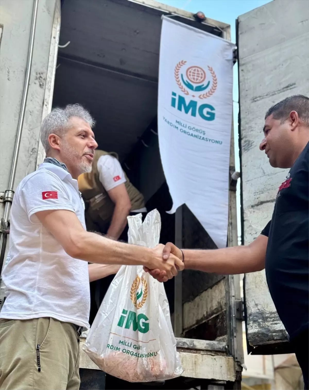 İMG, Lübnan'daki Filistin kamplarına kurban eti ulaştırdı