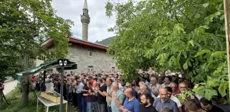 Rize'de Silahlı Saldırı Sonucu Hayatını Kaybeden Aylin Ekşi Artvin'de Defnedildi