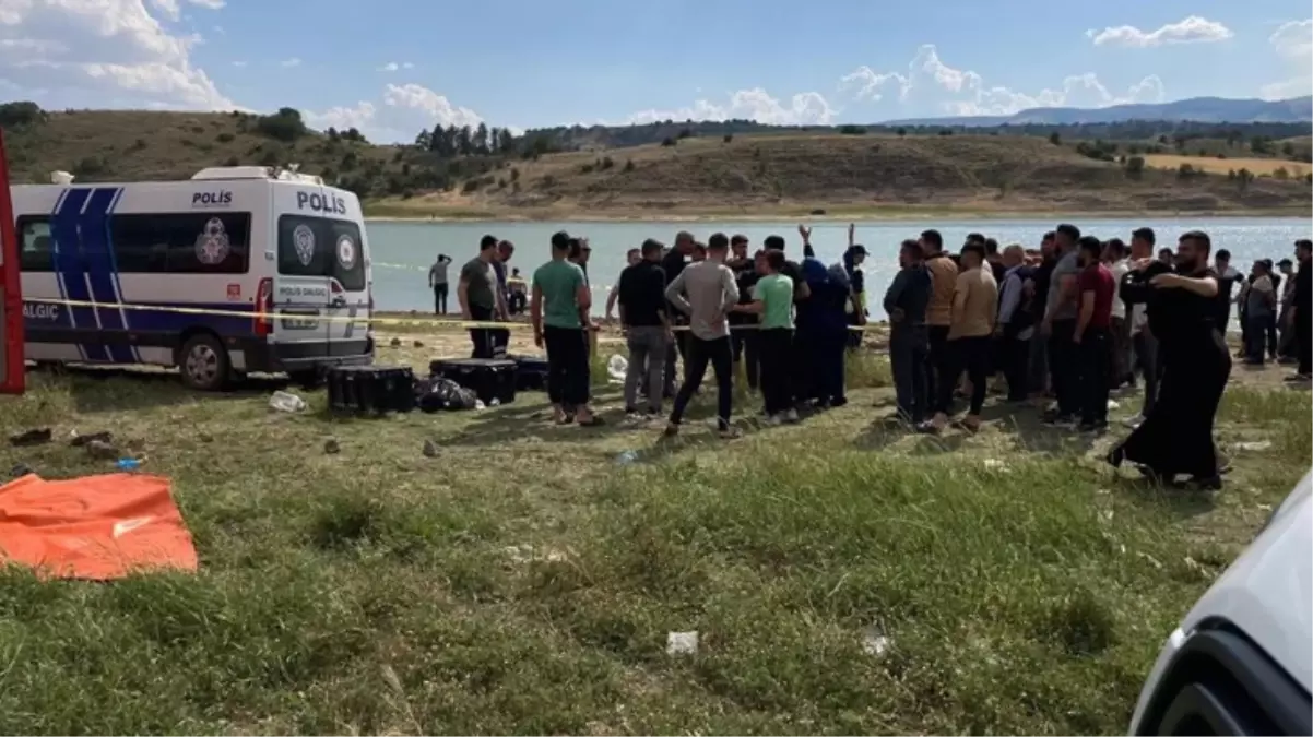 Serinlemek için baraja giren 3 kardeş boğuldu