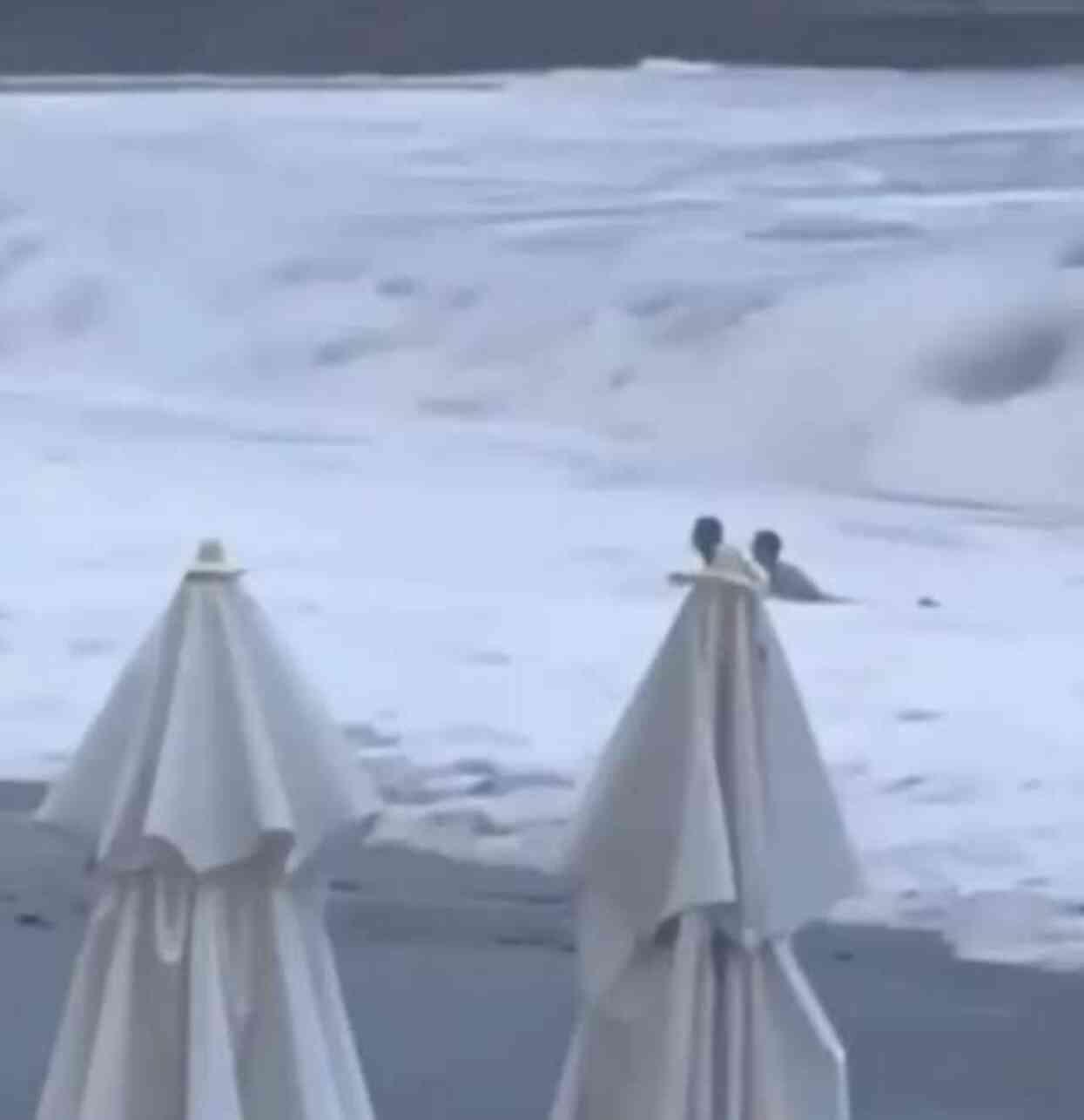 Model adayı genç kız, Diana Belyaeva, erkek arkadaşı ile öpüştükten saniyeler sonra dalgalara kapılıp hayatını kaybetti