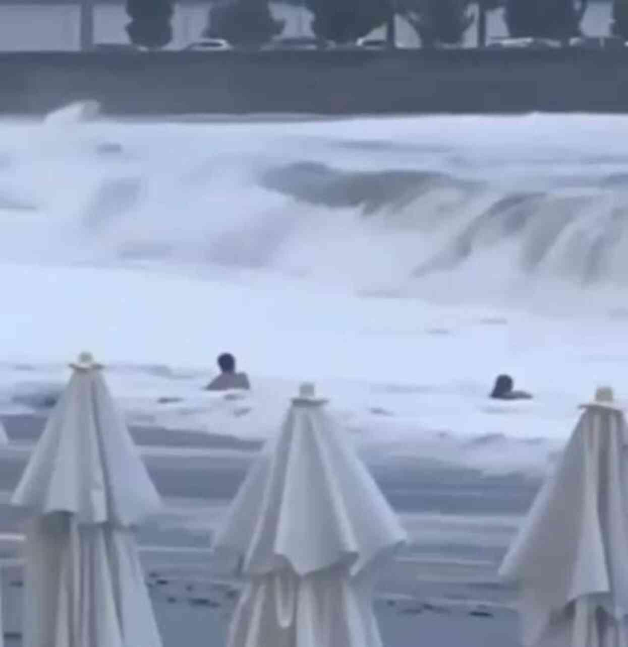 Model adayı genç kız, Diana Belyaeva, erkek arkadaşı ile öpüştükten saniyeler sonra dalgalara kapılıp hayatını kaybetti