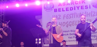 Samsun'da düzenlenen Yaz Festivali'nde Ali Kınık ve yöresel sanatçılar sahne aldı