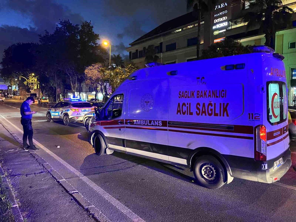 Fatih'te Motosiklet Kazası: Kadın Ağır Yaralandı